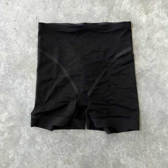 NWOT Wacoal shapwear shorts - Picture 1 of 4